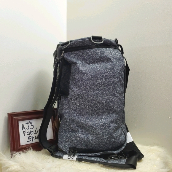 VS PINK CONVERTIBLE DUFFLE BAG NWT - Picture 3 of 7